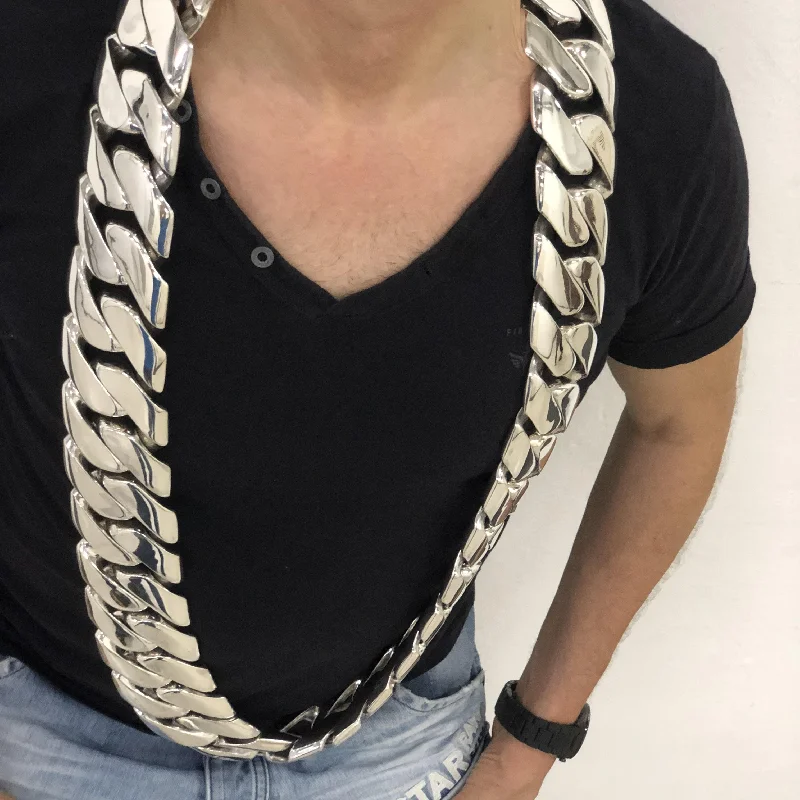 Subtle silver necklace-6.3 KG. The Planets Heaviest Cuban Necklace Chain ?