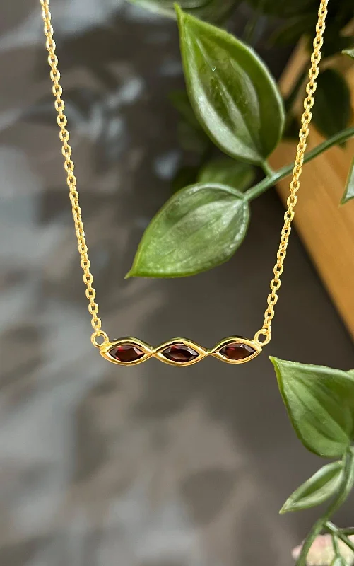 Flush-mount necklace-Unique & Co Gold Vermeil Garnet Pendant Necklace