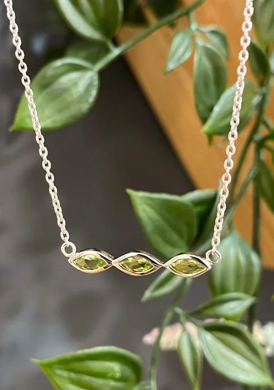 Unique & Co Rhodium Plated Silver Peridot Necklace