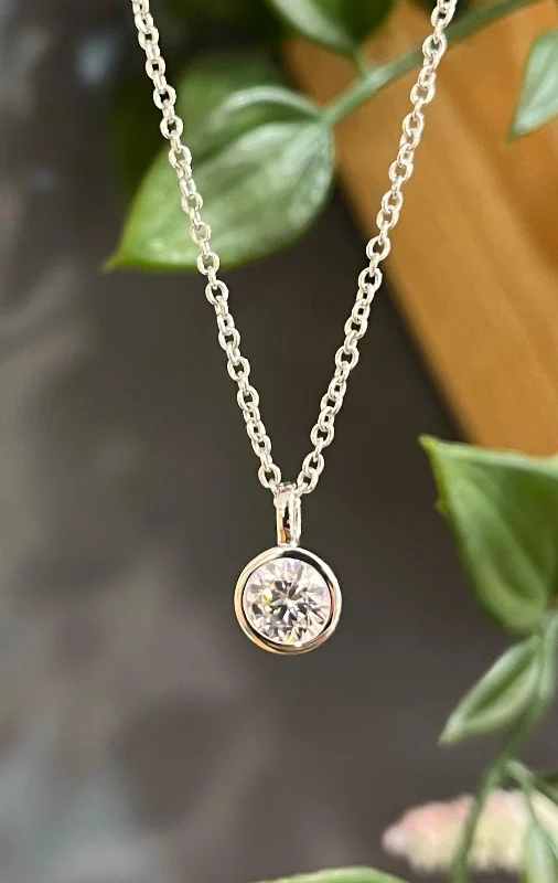 Unique & Co Sterling Silver Cubic Zirconia Pendant Necklace