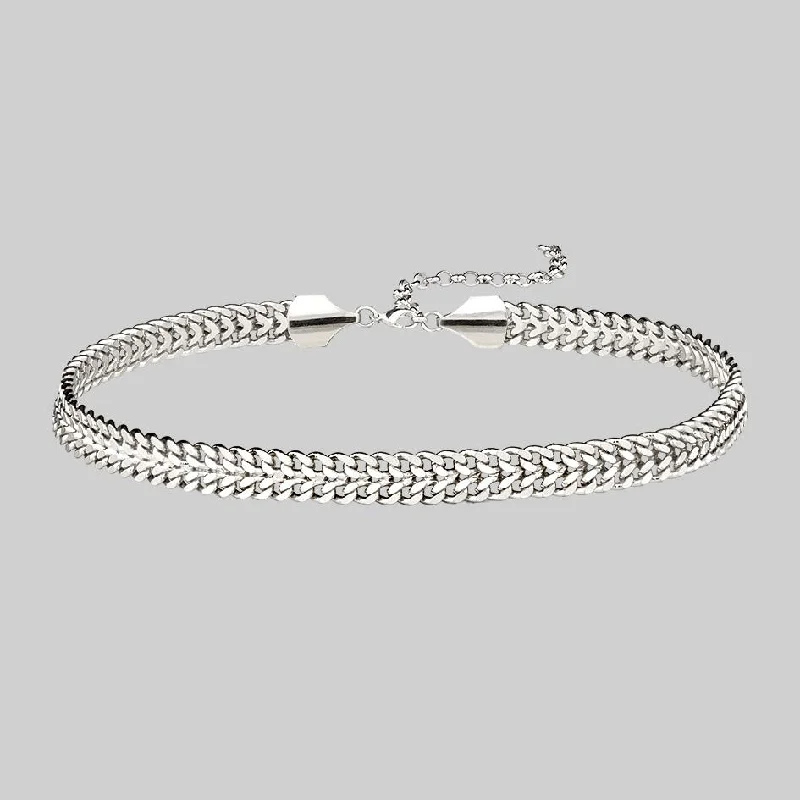 SOLACE. Wide Curb Chain Choker - Silver